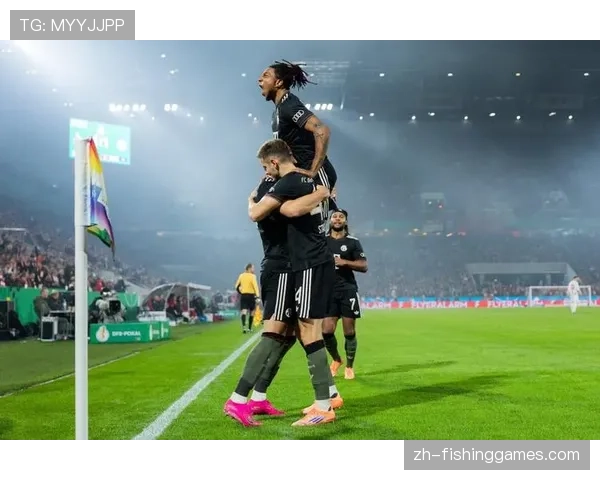 皇家马德里防线被拜仁边后卫内切跑动牵扯，奥利塞获得更大处理球空间